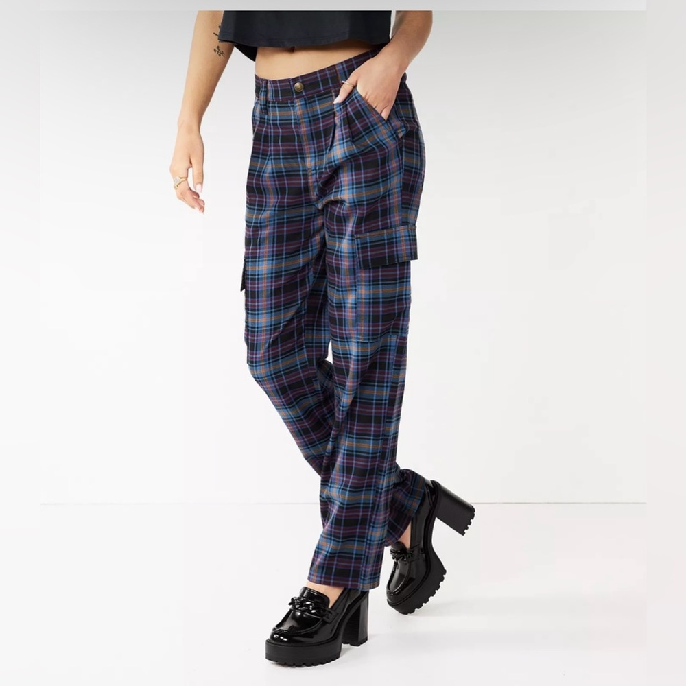 SO Sz 15 High Rise Plaid Cargo Pants in Mulberry Plaid